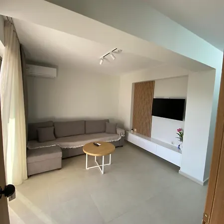 S & E Apartment Lefkada City