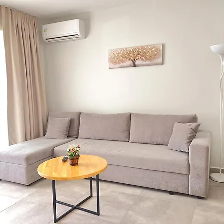 Apartment S & E *