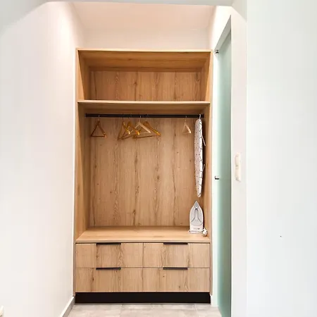 S & E Apartment