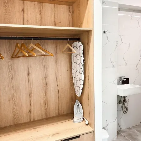Apartment S & E *