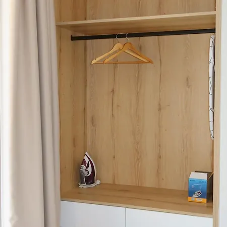 Apartment S & E *