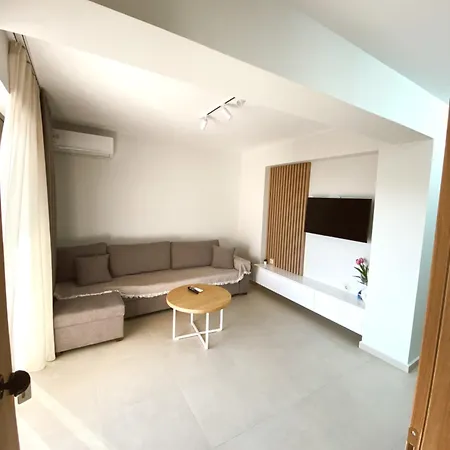 S & E Apartment