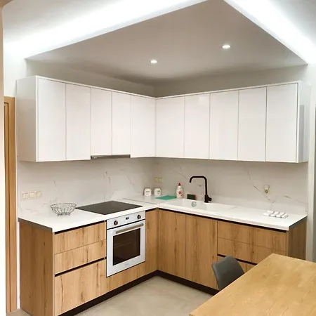 S & E Apartment *