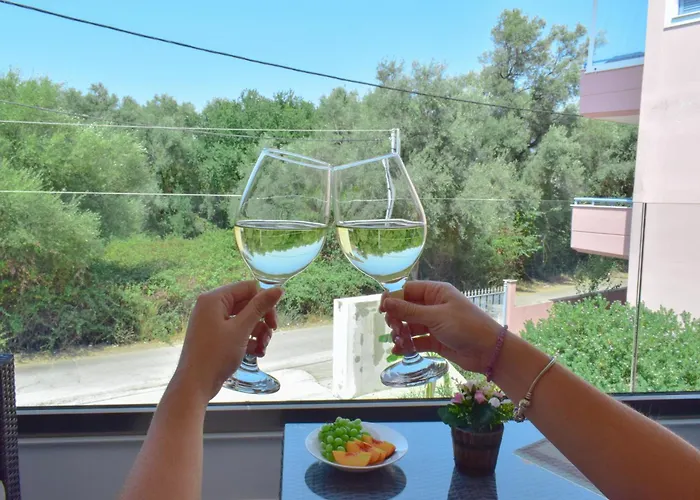 S & E * Λευκάδα