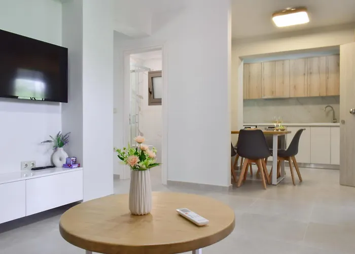 S & E * Λευκάδα