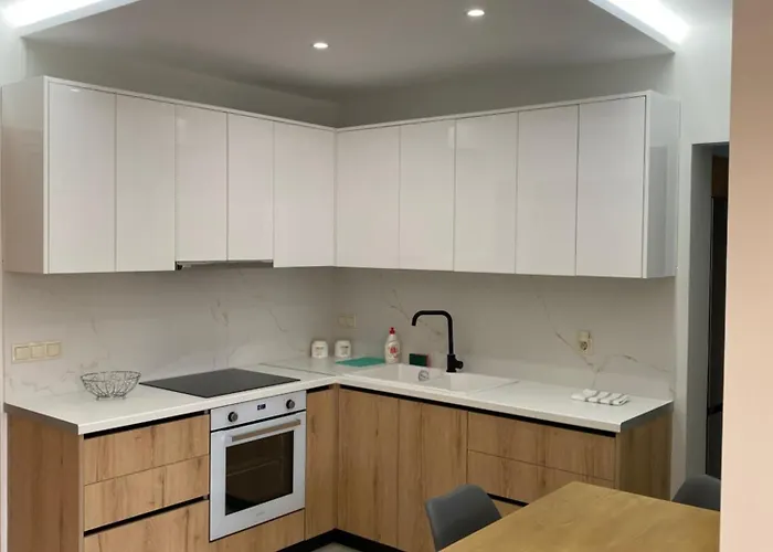 S & E * Lefkada City